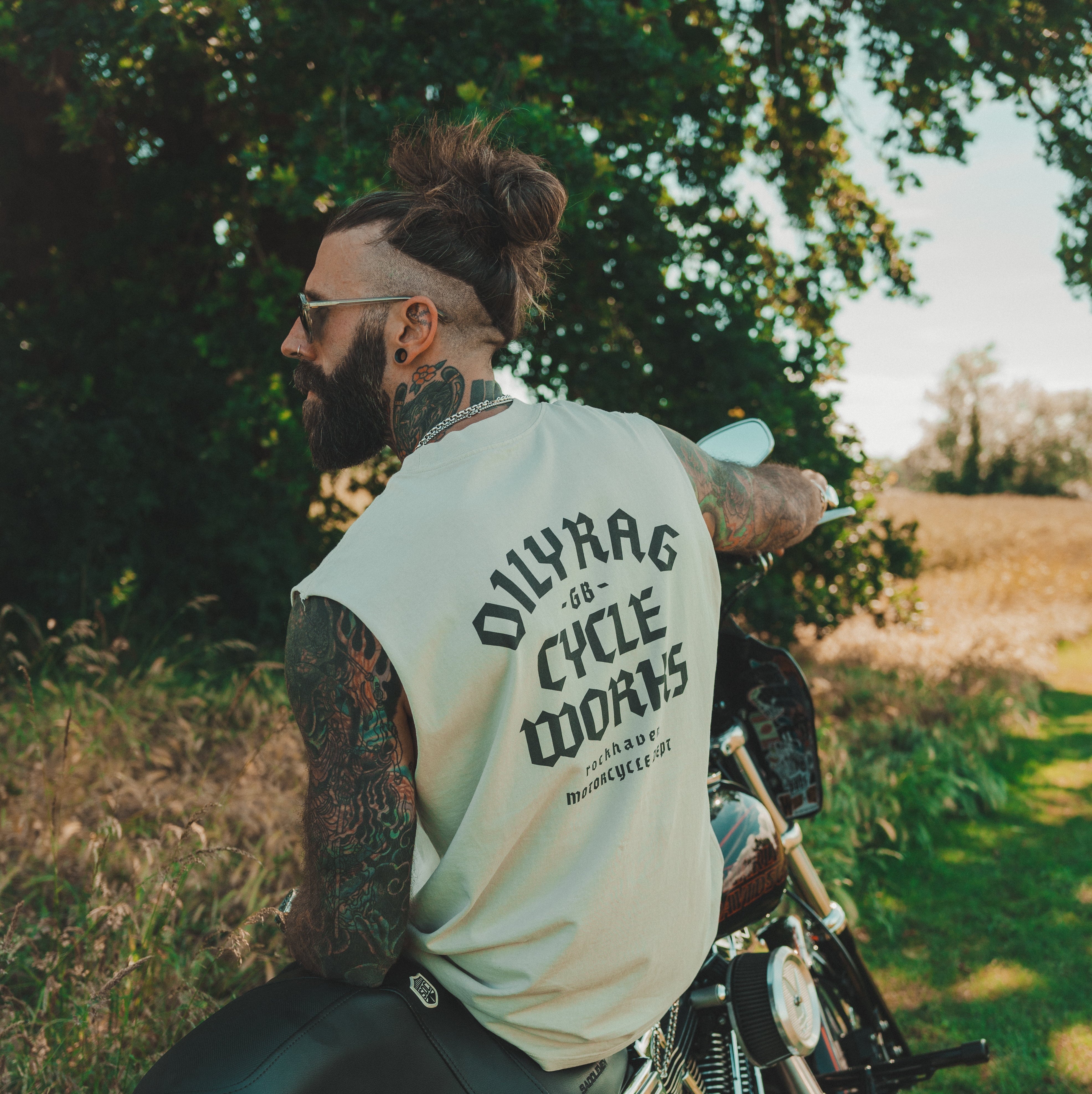 Blackletter Heavy Tank - Vintage White