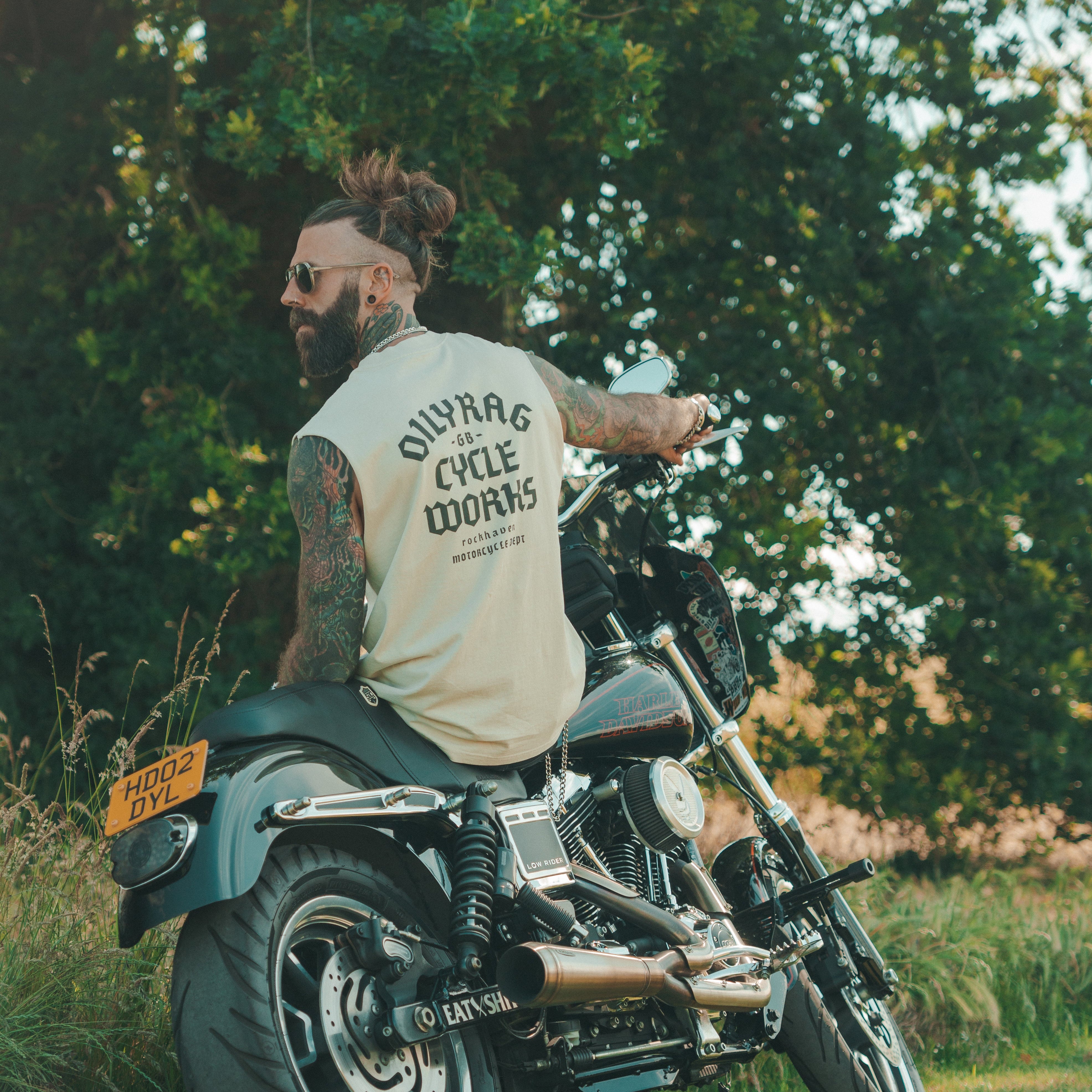 Blackletter Heavy Tank - Vintage White